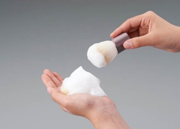 画像2: 熊野化粧筆 筆の心 洗顔ブラシ (2)