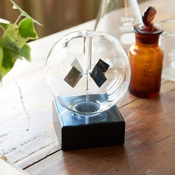 【Fun Science】ラジオメーター 電球☆太陽光で羽がまわる。