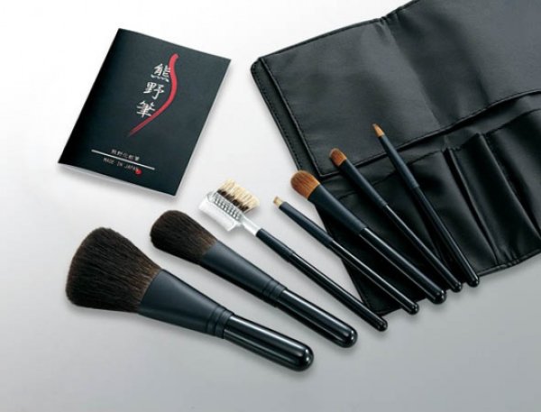 画像1: 熊野化粧筆セット　筆の心　ブラシ専用ケース付 (1)