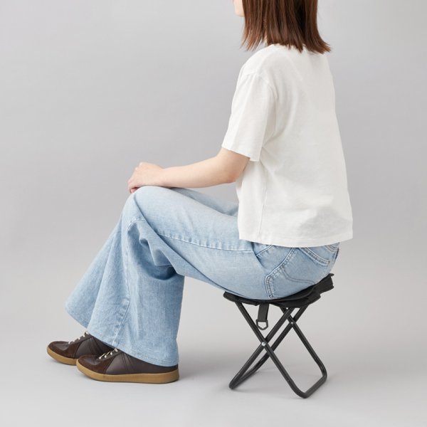 コンパクト折りたたみチェア